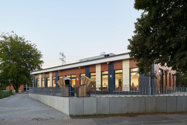 Schule Schulhofgestaltung moderne Grundschule